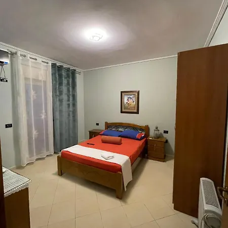 Flora Vlorë